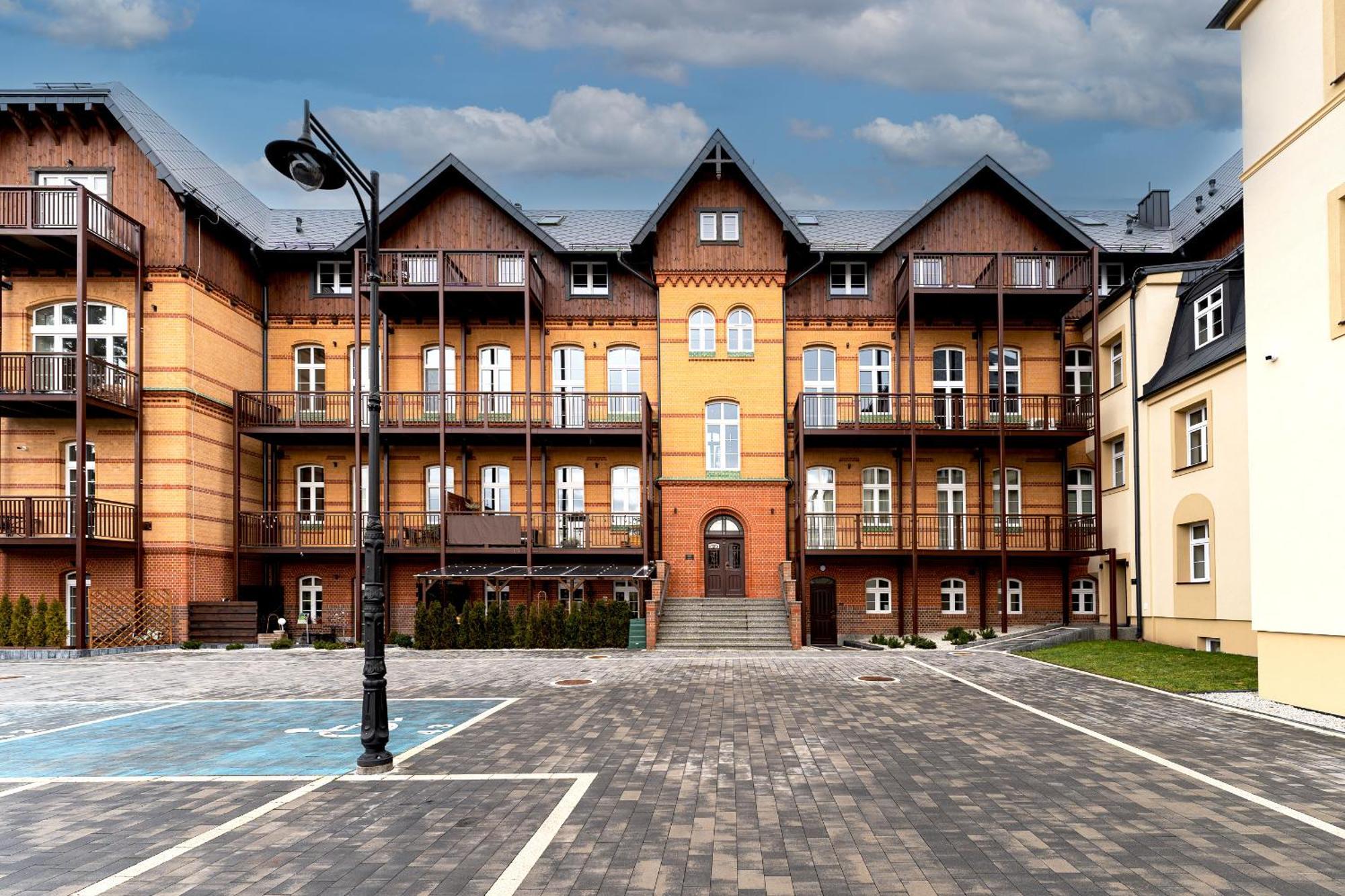 Apartament Inspirujacy - Z Prywatnym Monitorowanym Parkingiem - 4 Osobowy - Space Apart Jelenia Góra Exterior foto